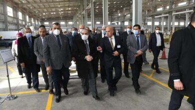 صورة وزير الدولة للإنتاج الحربي يتفقد مصنع إنتاج المصاعد الكهربائية