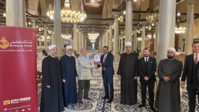 صورة لأول مرة في مصر بنك مصر يقوم ببدء تسليم ال QR Codeلكبرى المساجد في مصر لإتاحة التبرع أونلاين