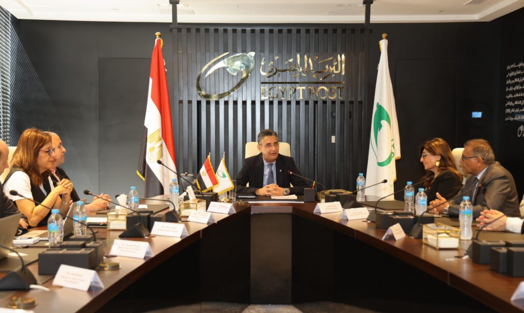 رئيس البريد المصري.. يلتقي ممثلي غرفة التجارة الأمريكية.. وكبرى شركات البريد السريع في مصر 