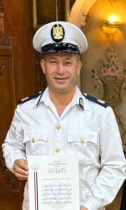 الرائد أحمد فاروق الشاهد خلال تكريمه من وزير الداخلية