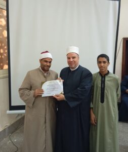 وكيل وزارة الأوقاف بالجيزة يكرم الشيخ رزق أحمد جادالله