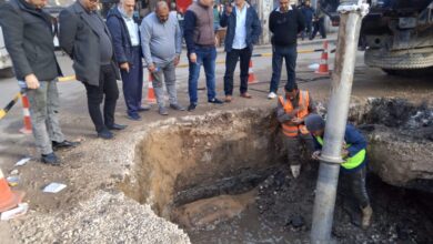 رئيس حي العجوزة يتابع أعمال إصلاح كسر بخط مياه بشارع السودان